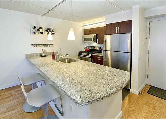 4th image of 555 W 23rd St APT S11b