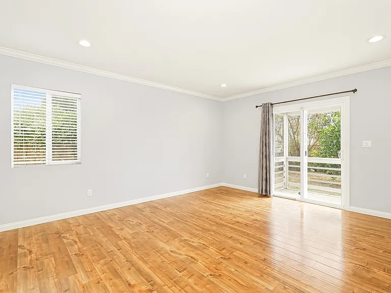 6528 Beeman Ave — Photo 8