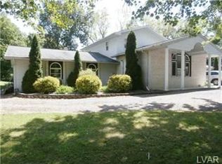 734 S Dogwood Rd, Walnutport, PA 18088