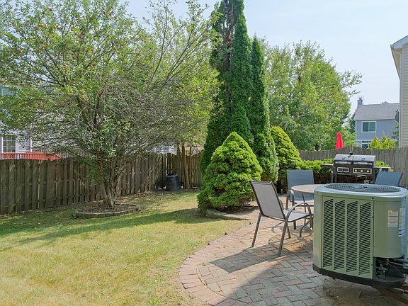 4th image of 1631 Easton Ct