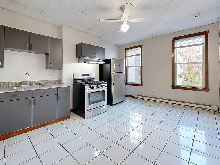60-62 Chelsea St #1 — Photo 2