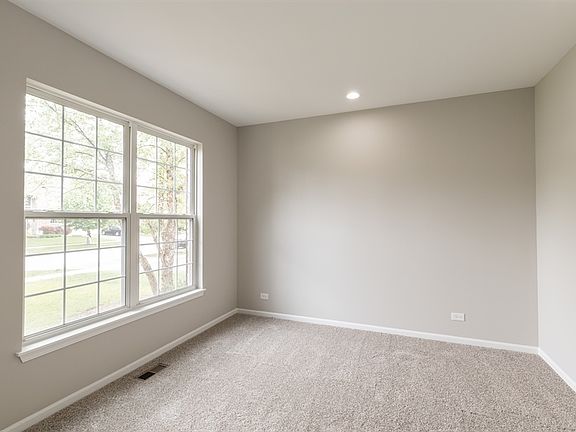 4th image of 9431 Diana Ln