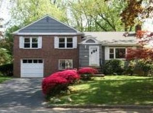 23 Surrey Ln, Madison, NJ 07940
