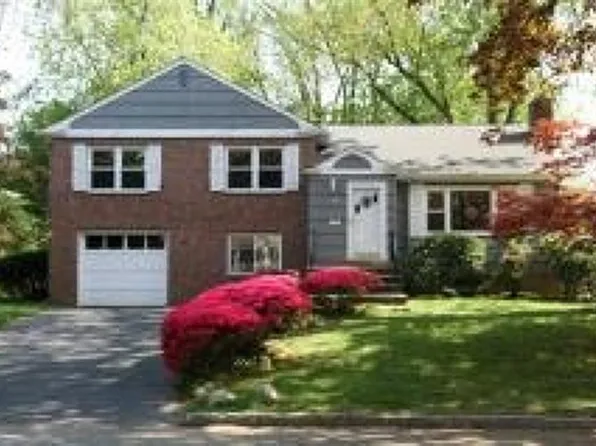 23 Surrey Ln, Madison, NJ 07940