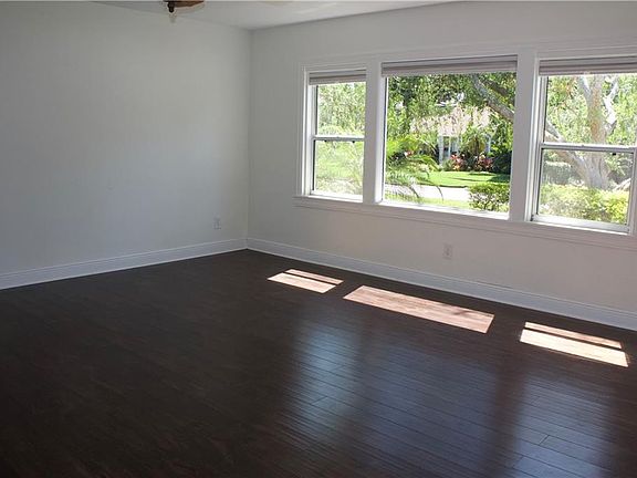 4th image of 110 S Matanzas Ave