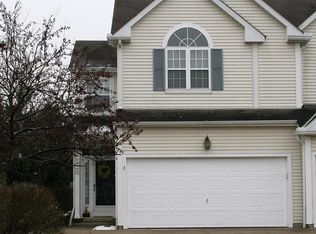 23245 Chandlers Ln, Olmsted Falls, OH 44138