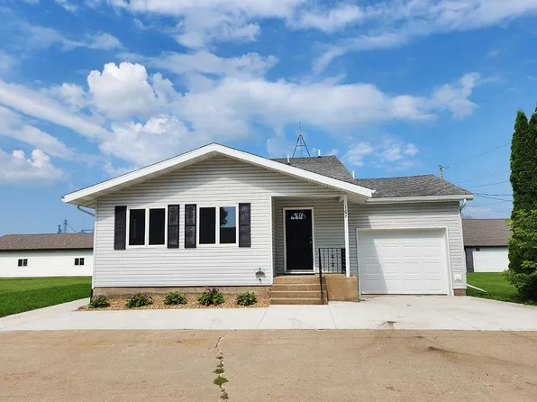 106 McCarren Dr, Manchester, IA 52057
