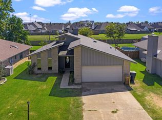 107 S Parkridge Dr, Benton, LA 71006