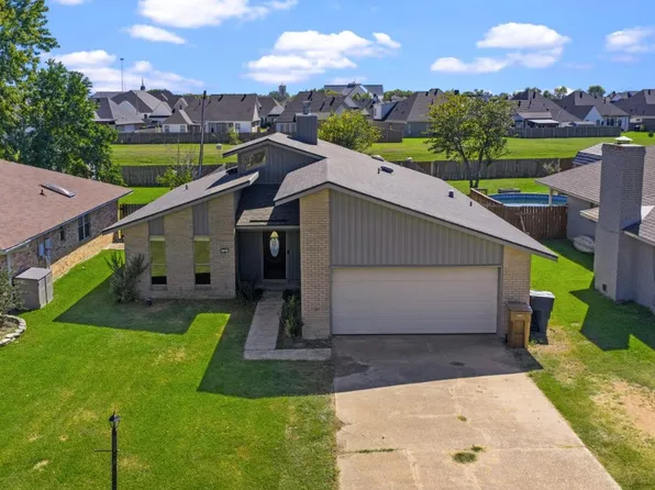 107 S Parkridge Dr, Benton, LA 71006