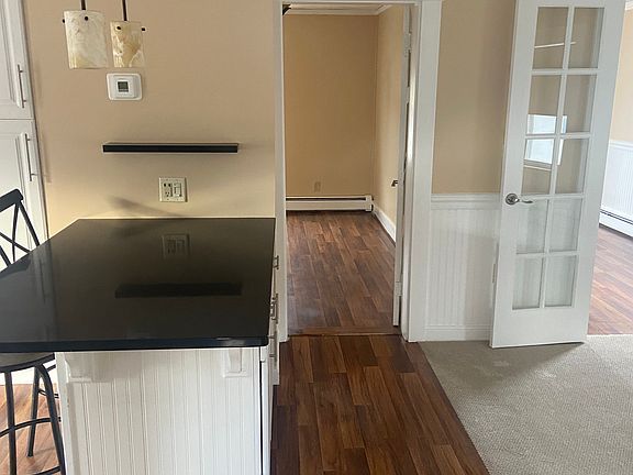4th image of 16 Thompson Ave #1