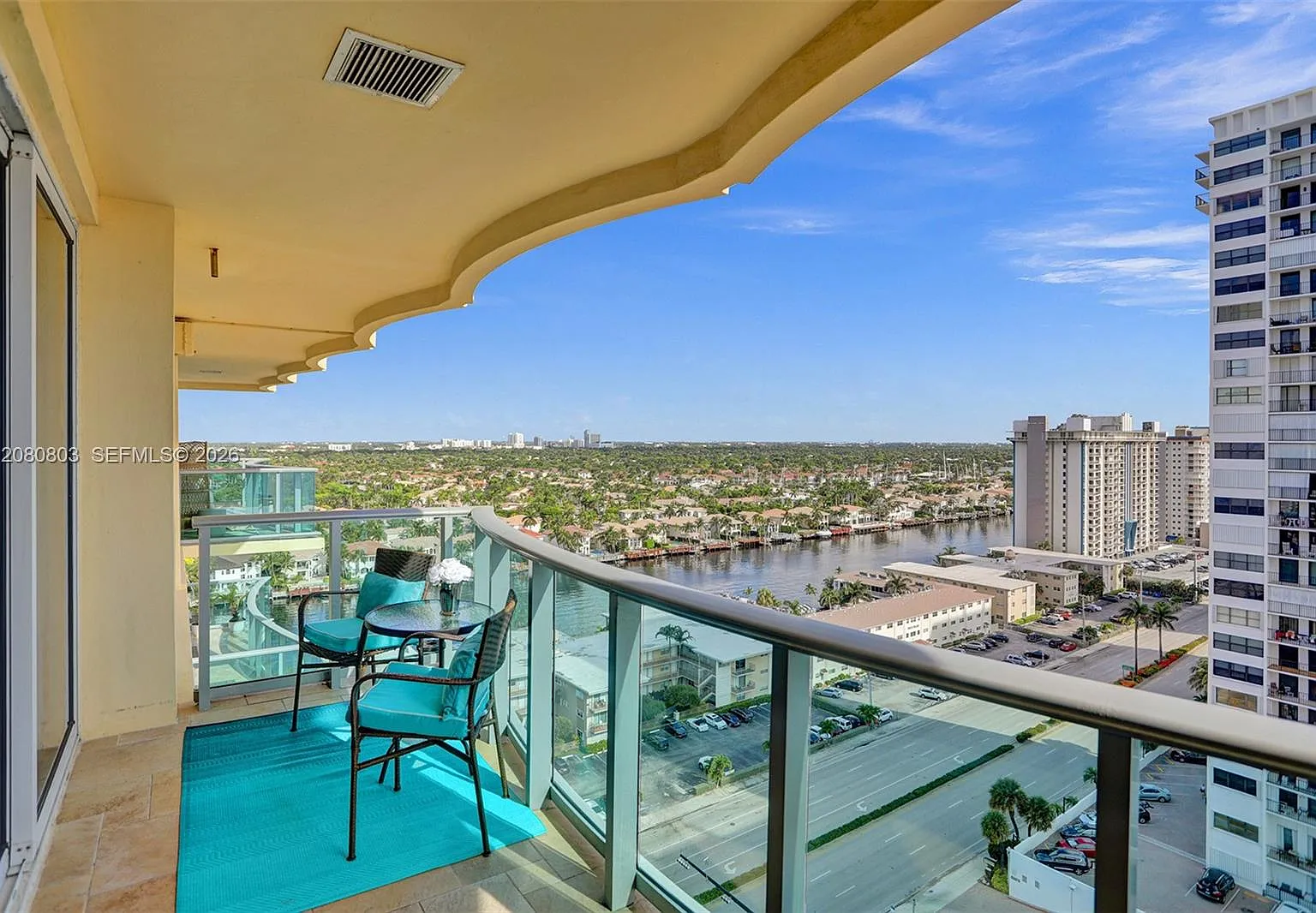 Wave Condo — Photo 3