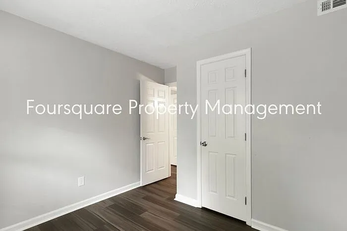 110 Oak Hollow Ct #110 — Photo 5