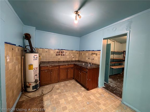 5th image of 1716 N J St