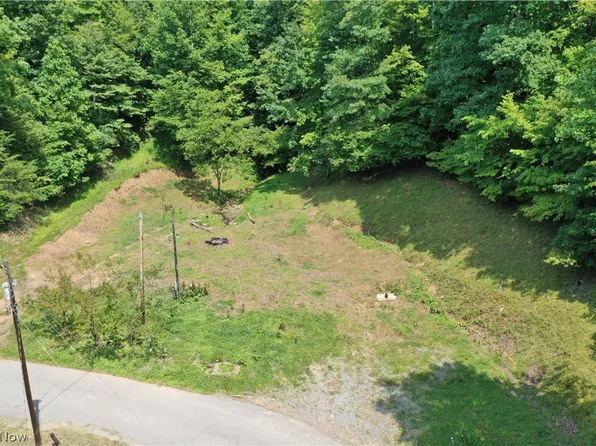 998 Sugarcamp Rd, Big Bend, WV 26136