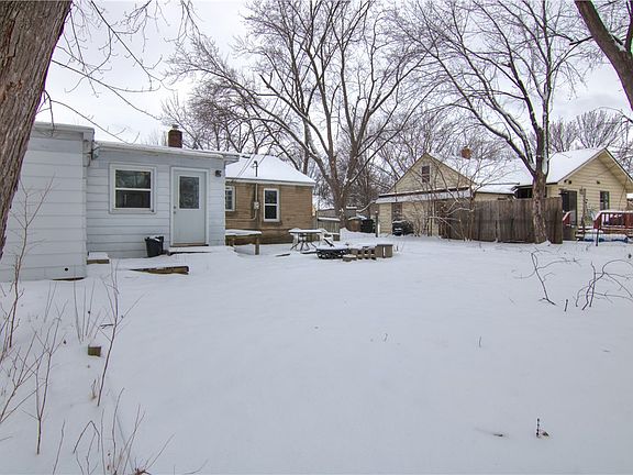 3rd image of 815 Maple Street