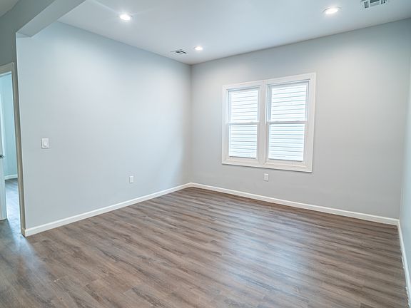 5th image of 135 Fabyan Pl #1