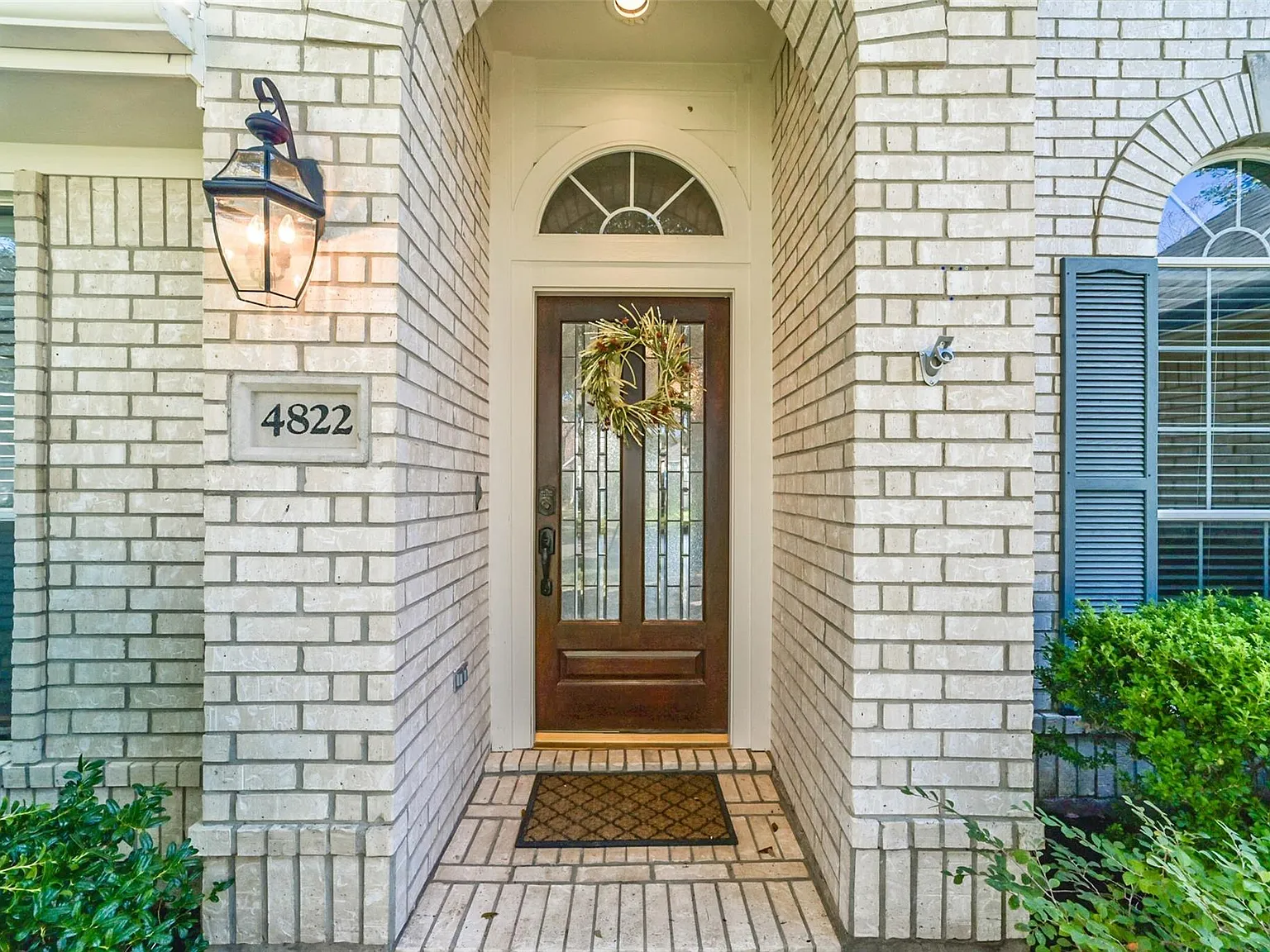 3 bed, 2.0 bath, 1977 sqft, $2,700 — Photo 3