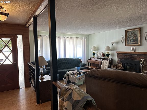 4th image of 10610 NE 19th Ave