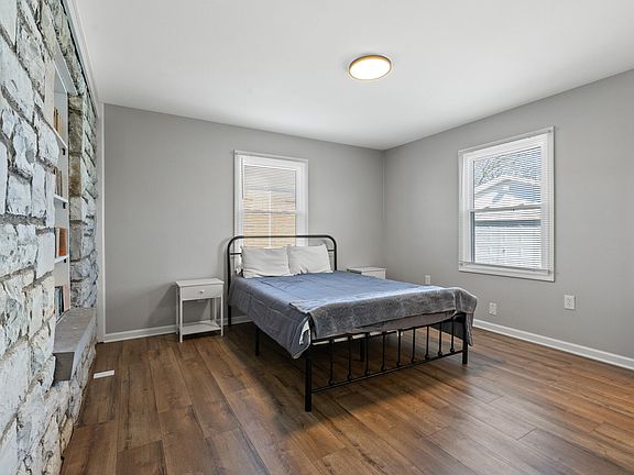 2nd image of 543 Rosemont Gdn