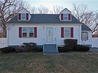 15 Mayflower Rd, Woburn, MA 01801