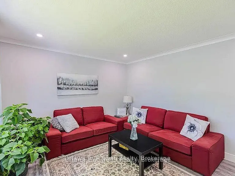 35 Tauvette St — Photo 8