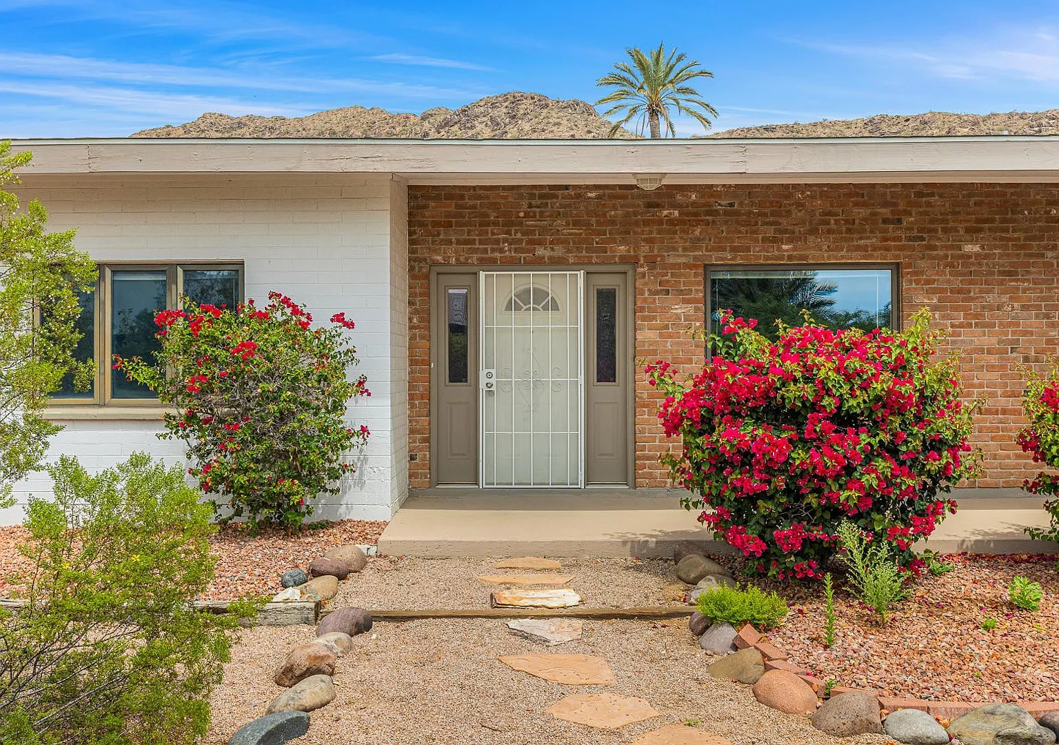 3 bed, 3.0 bath, 2704 sqft, $6,750 — Photo 2