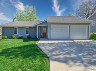 800 Dinard Dr, Ballwin, MO