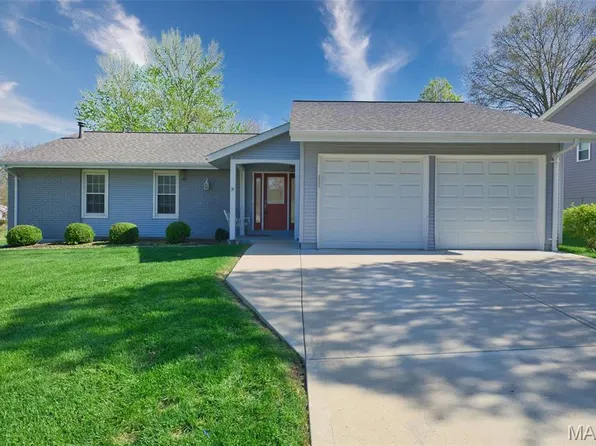 800 Dinard Dr, Ballwin, MO 63021