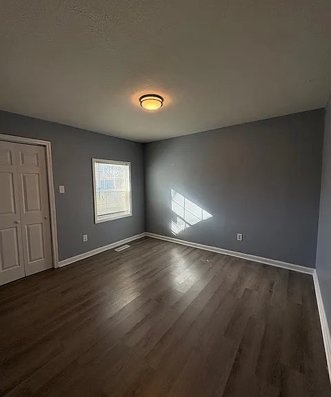 908 E Valley Dr — Photo 8