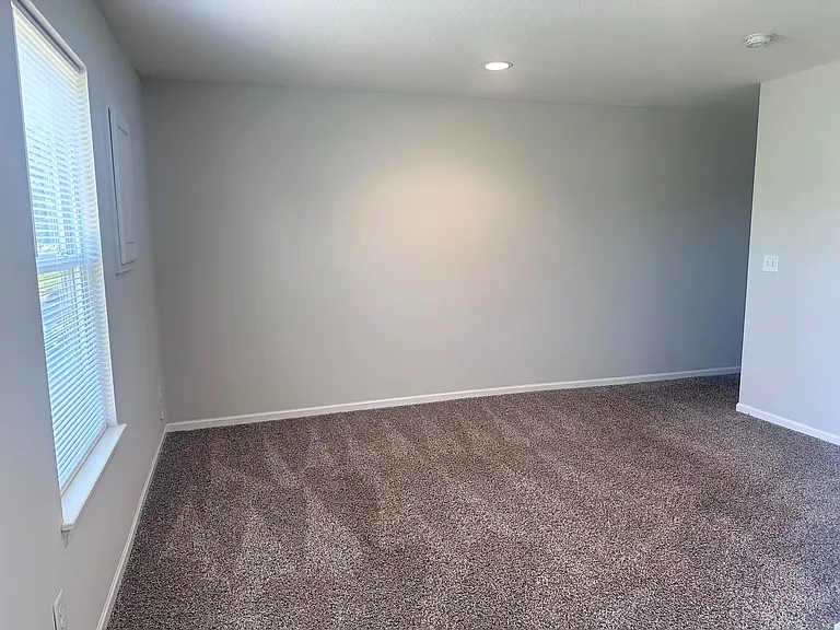 1542 NE Erin Ct — Photo 7