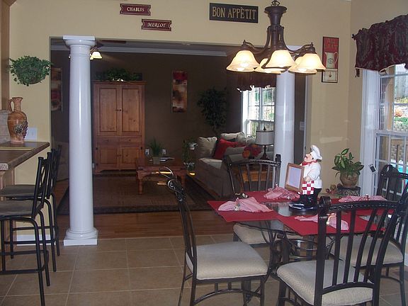 Eat-in Kitchen