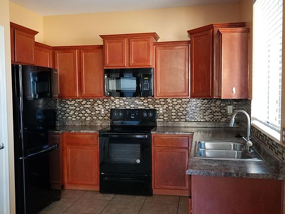 3rd image of 18184 N Arbor Dr