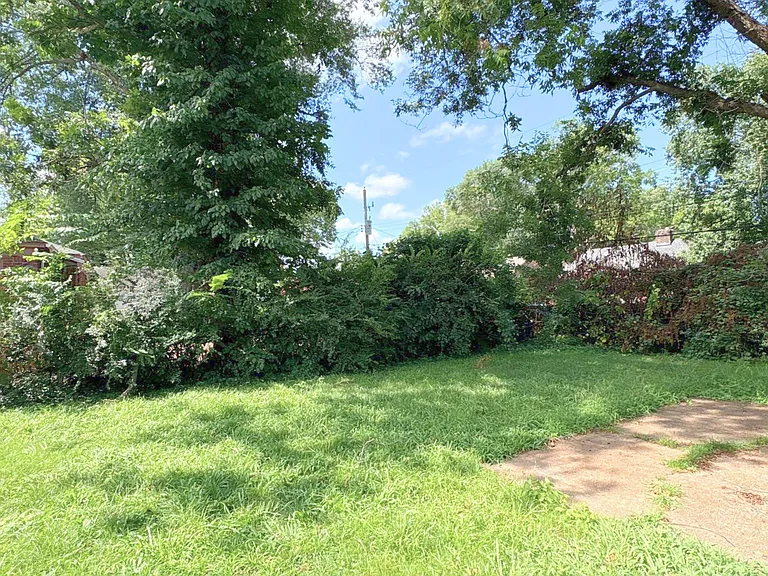 859 Biggs St — Photo 18