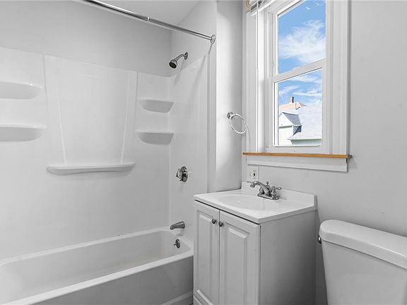 5th image of 16 Ruggles St