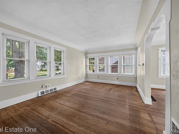 4th image of 1214 Longfellow Ave