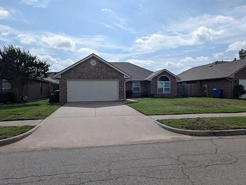 2813 Victoria Dr Photo 1