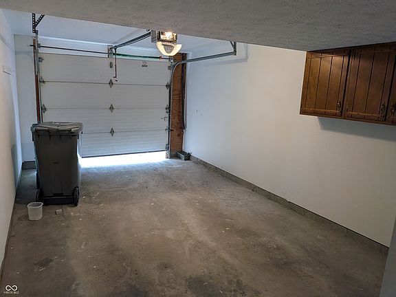4th image of 9464 Maple Way