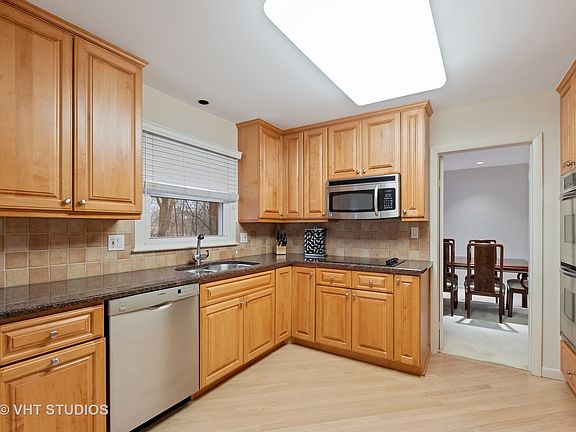 4th image of 712 Lombardy Ct