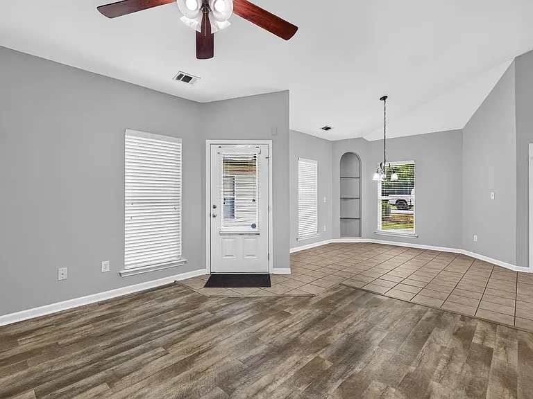 5317 Cottage Cir — Photo 11
