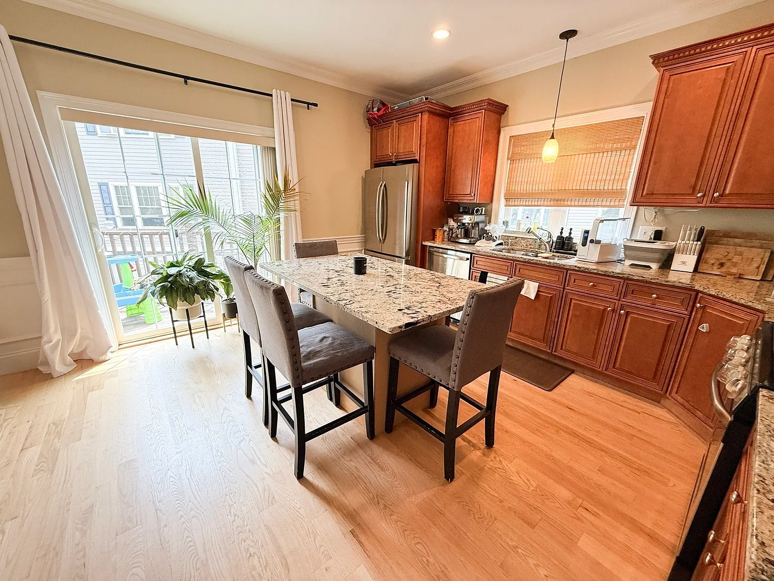 2 bed, 1375 sqft, $3,200 — Photo 3