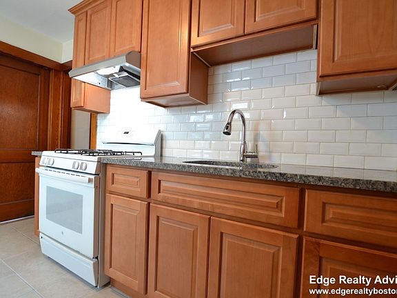 4th image of 67 Oakland St #2