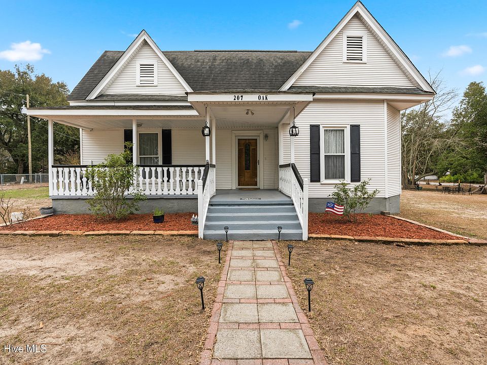 1st image of 207 Oak Avenue