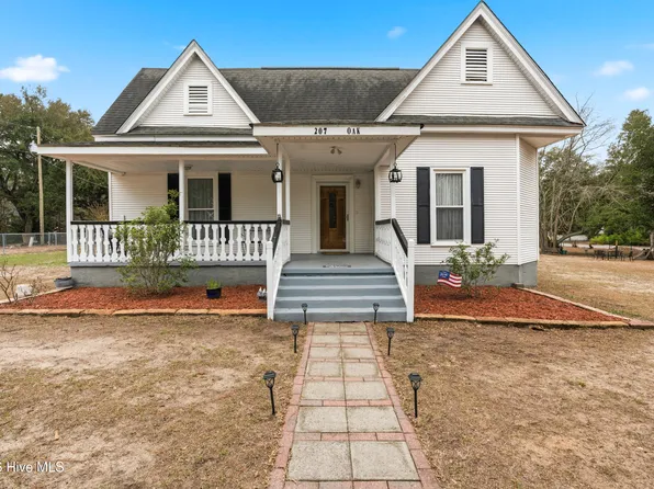207 Oak Avenue, Hamlet, NC 28345