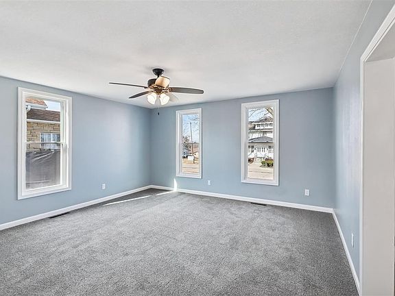 4th image of 807 4th St