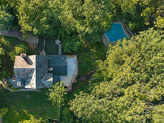2nd image of 119 Edgewood Rd
