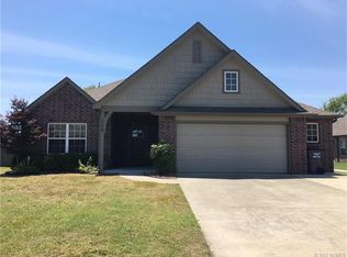 1750 E 137th Pl, Glenpool, OK 74033