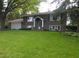 1944 Rosedale Dr, Roseville, MN 55113