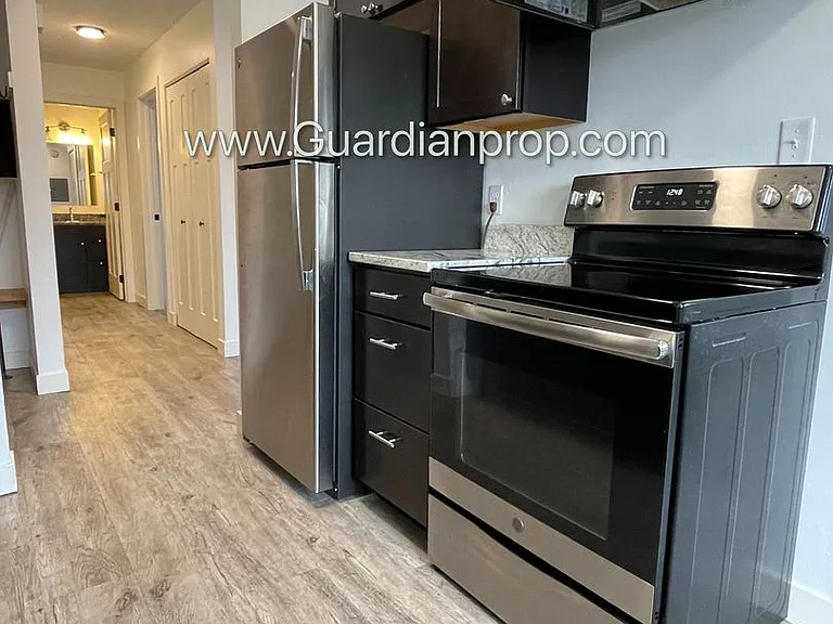 735 Tyler St NE #8 — Photo 5