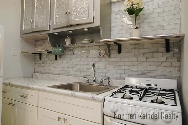 Rented by Norman Raindel, LREB | media 6