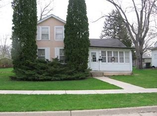 209 N Queen St, Whitewater, WI 53190